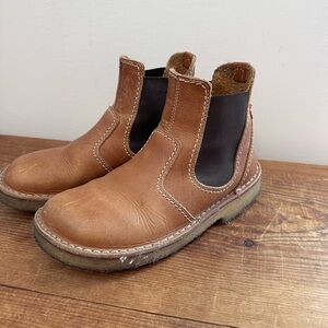 European Duckfeet Leather Chelsea Ankle Boot
